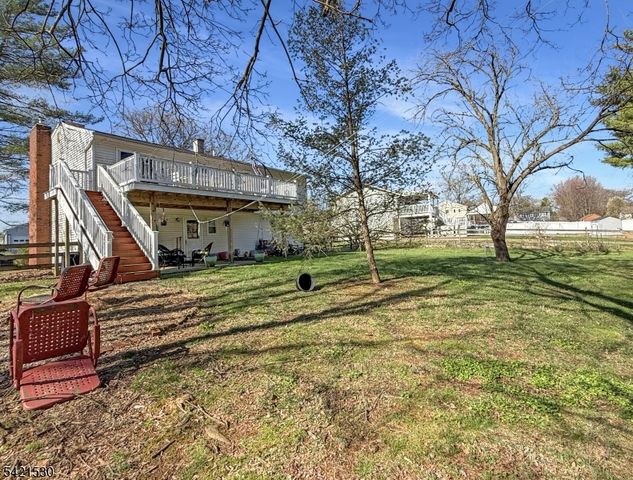 85 Powderhorn Dr, Lopatcong Twp., NJ 08865