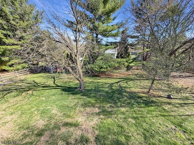 85 Powderhorn Dr, Lopatcong Twp., NJ 08865