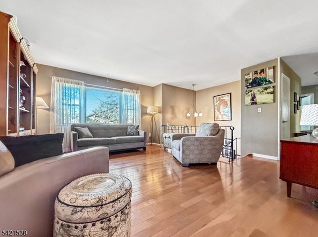 85 Powderhorn Dr, Lopatcong Twp., NJ 08865