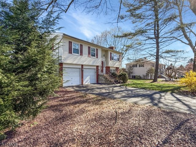 85 Powderhorn Dr, Lopatcong Twp., NJ 08865