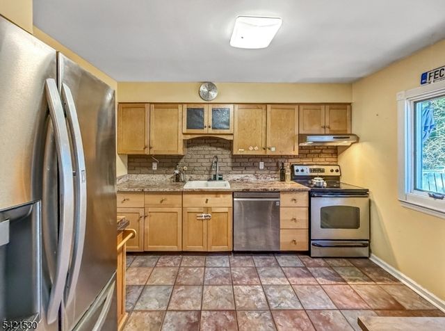 85 Powderhorn Dr, Lopatcong Twp., NJ 08865