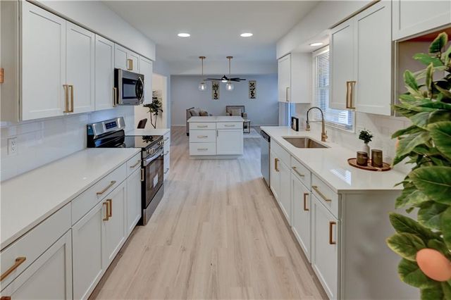 10436 Askew Avenue, Kansas City, MO 64137