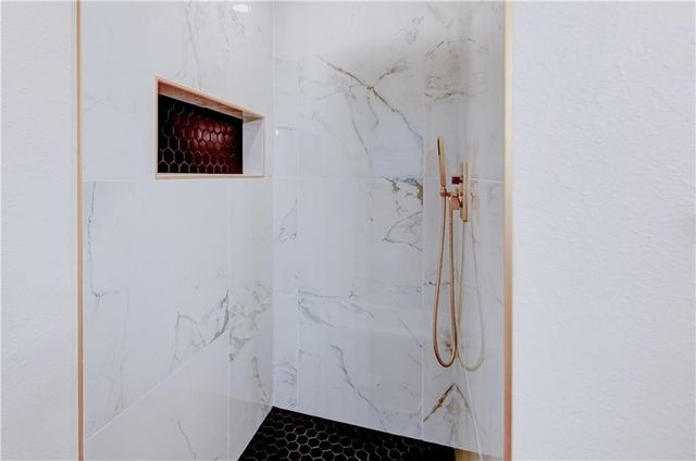 10436 Askew Avenue, Kansas City, MO 64137