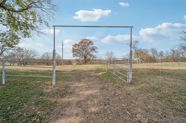 5101 S 4210 Road, Chelsea, OK 74016