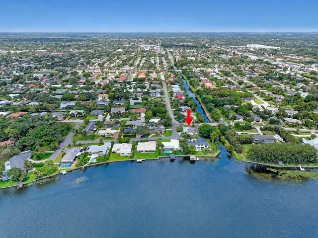7500 W Lake Drive, Lake Clarke Shores, FL 33406