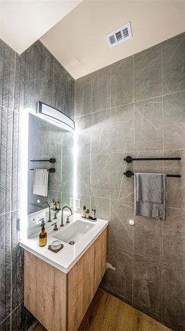 00 Noah Street, Houston, TX 77021