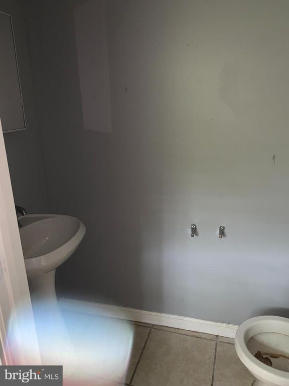 Image 5 of property listing at 402 S CALHOUN ST, Baltimore, MD 21223