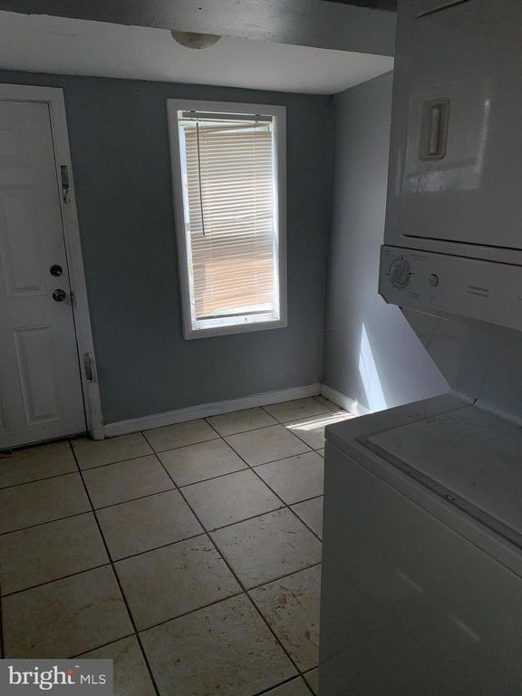 Image 6 of property listing at 402 S CALHOUN ST, Baltimore, MD 21223