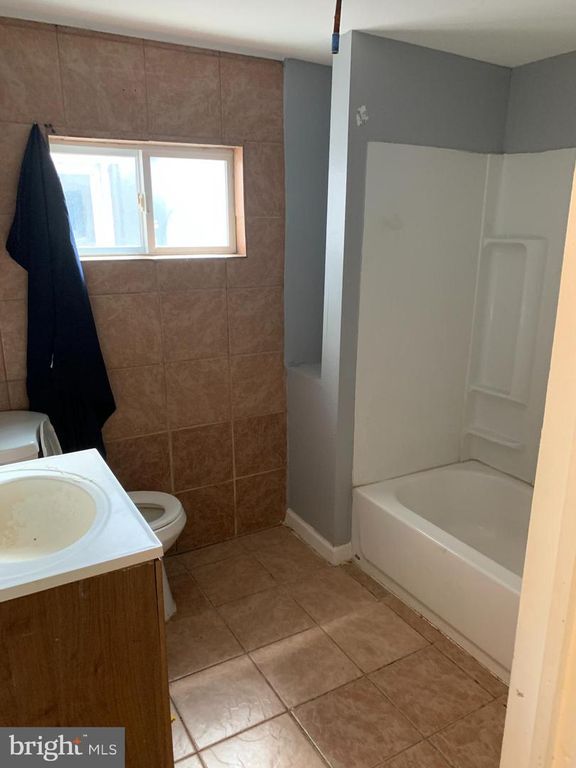 Image 8 of property listing at 402 S CALHOUN ST, Baltimore, MD 21223