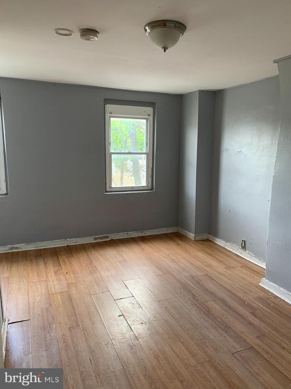 Image 9 of property listing at 402 S CALHOUN ST, Baltimore, MD 21223