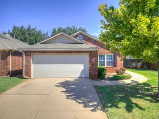 2455 Manchester Drive 08, Oklahoma City, OK 73120