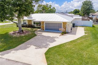 27 Sunset Drive, Sebastian, FL 32958