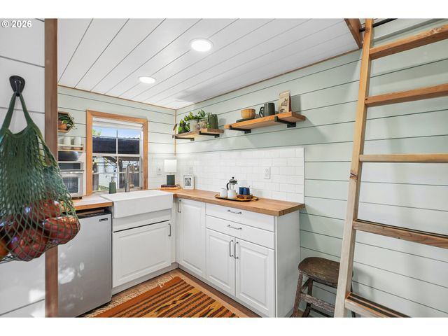 4915 Ne 78TH Ave, Portland, OR 97218