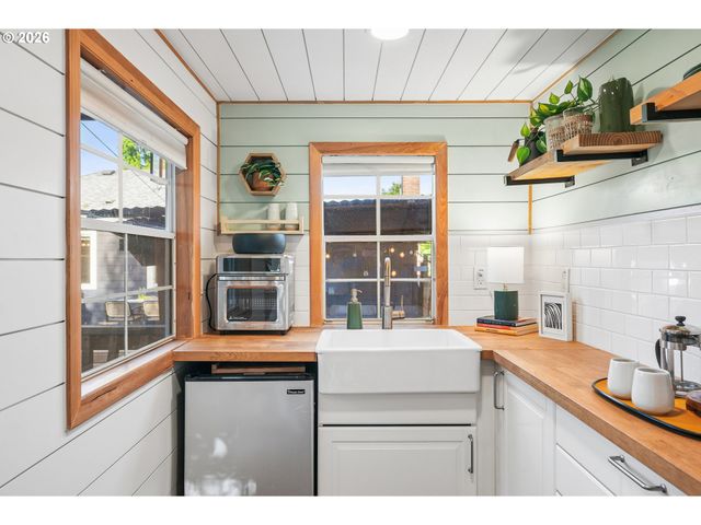 4915 Ne 78TH Ave, Portland, OR 97218