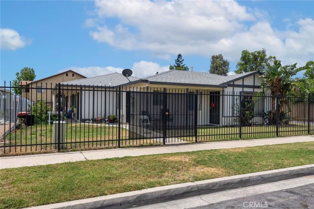 595 W Shamrock Street, Rialto, CA 92376