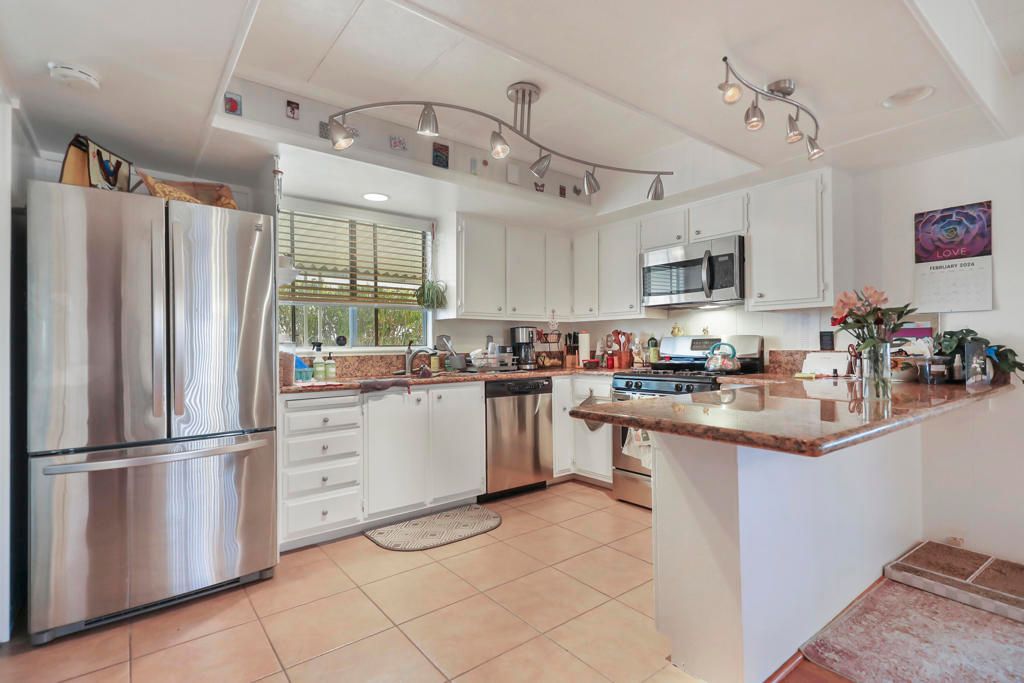 Image 2 of property listing at 49305 Highway 74 Spc 33, Palm Desert, CA 92260