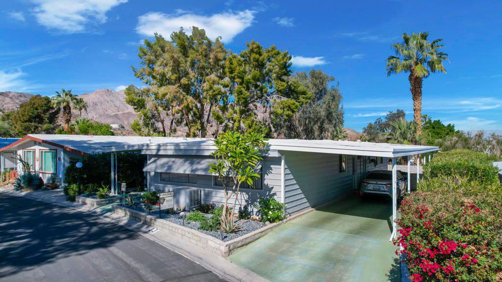 Image 7 of property listing at 49305 Highway 74 Spc 33, Palm Desert, CA 92260