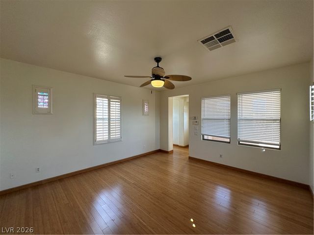 10521 FOGGY GLEN Avenue, Las Vegas, NV 89135