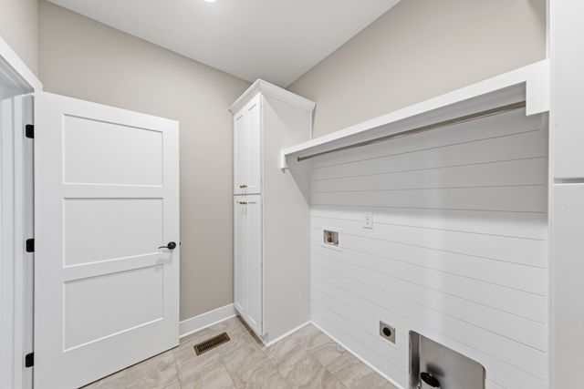 529 Greenfield Ln, Castalian Springs, TN 37031