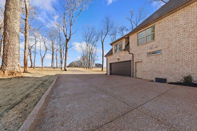 529 Greenfield Ln, Castalian Springs, TN 37031