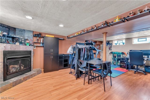 26913 Elizabeth Lane, Olmsted Falls, OH 44138