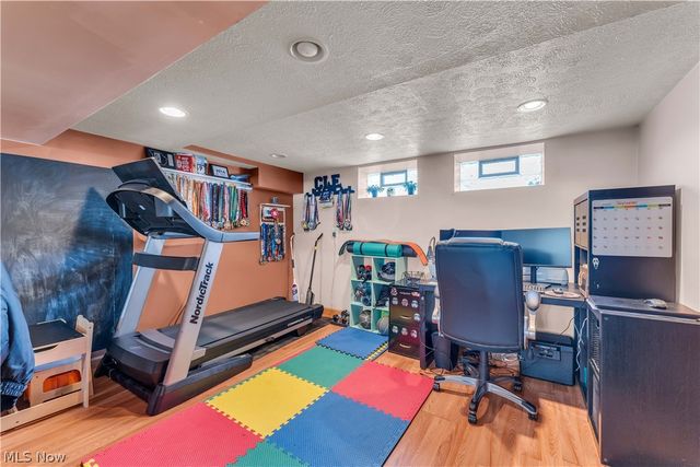 26913 Elizabeth Lane, Olmsted Falls, OH 44138