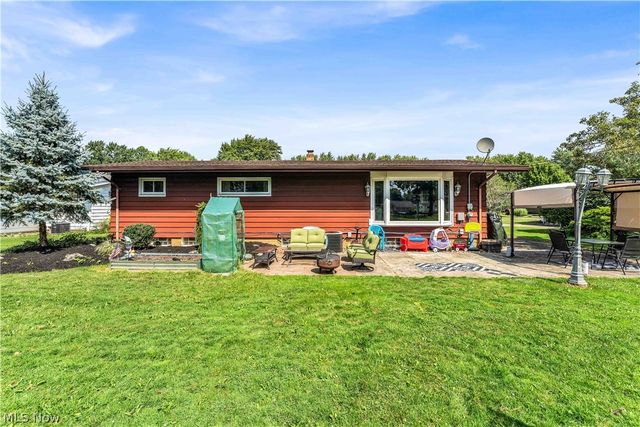 26913 Elizabeth Lane, Olmsted Falls, OH 44138