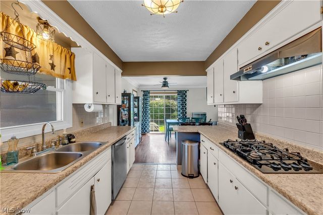26913 Elizabeth Lane, Olmsted Falls, OH 44138