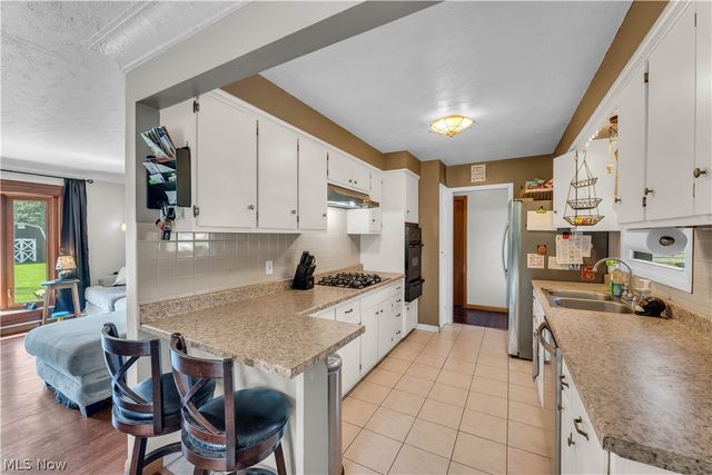 26913 Elizabeth Lane, Olmsted Falls, OH 44138