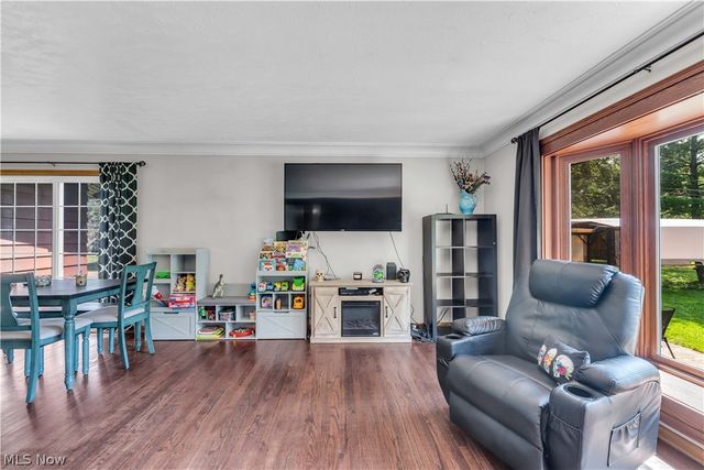 26913 Elizabeth Lane, Olmsted Falls, OH 44138