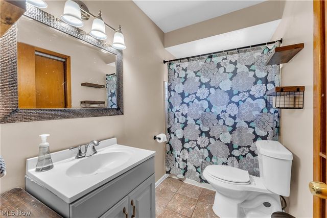 26913 Elizabeth Lane, Olmsted Falls, OH 44138