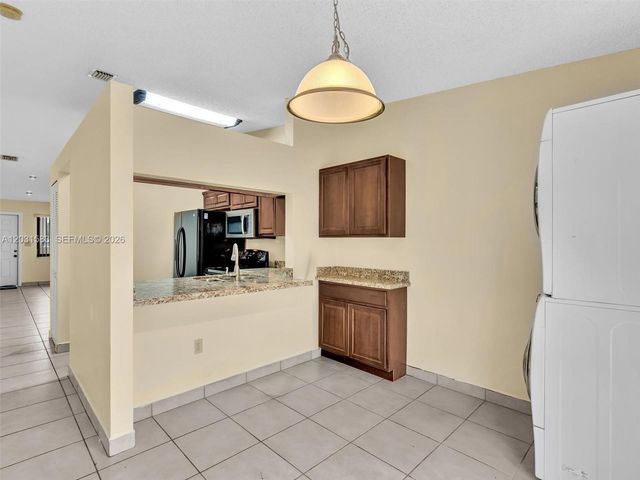 10828 SW 72nd St 205, Miami, FL 33173