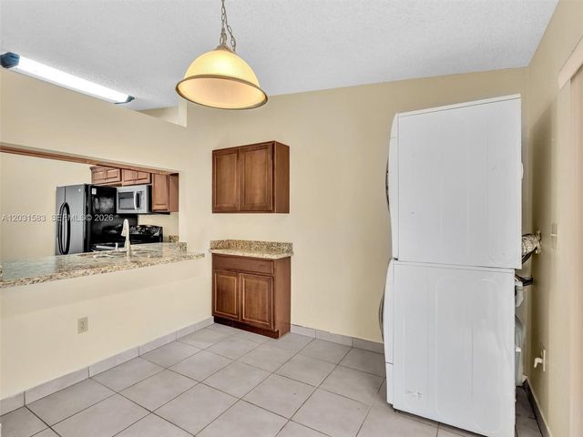 10828 SW 72nd St 205, Miami, FL 33173