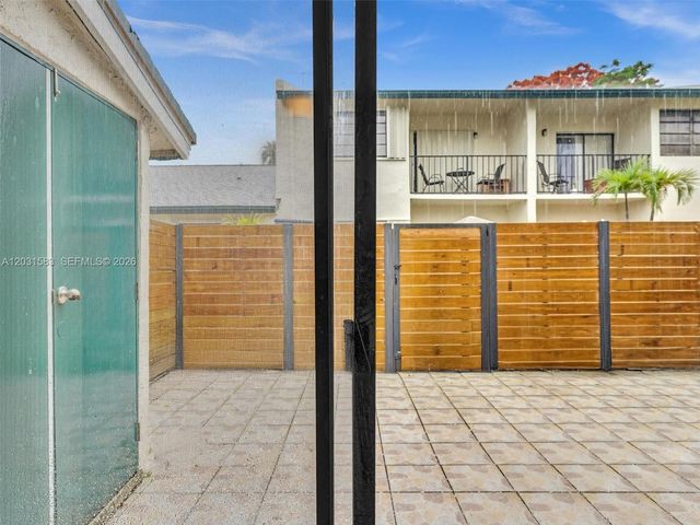 10828 SW 72nd St 205, Miami, FL 33173