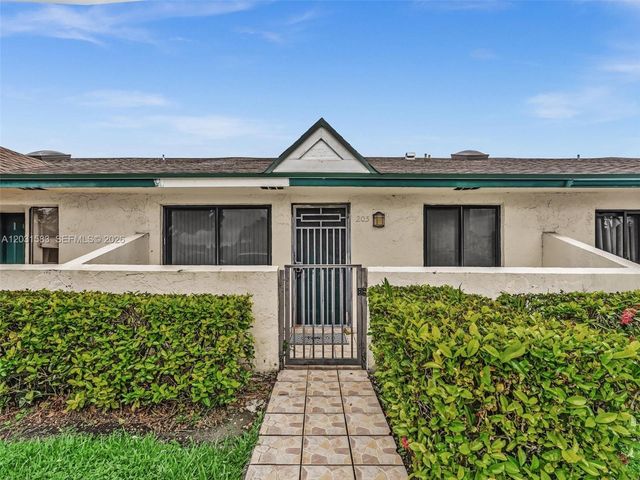 10828 SW 72nd St 205, Miami, FL 33173