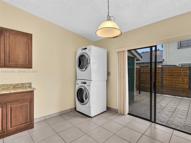 10828 SW 72nd St 205, Miami, FL 33173