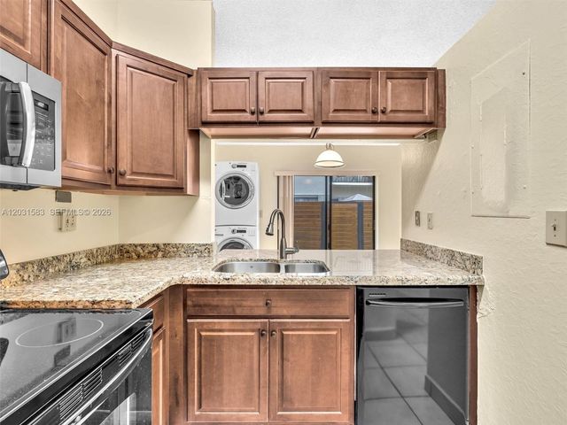 10828 SW 72nd St 205, Miami, FL 33173