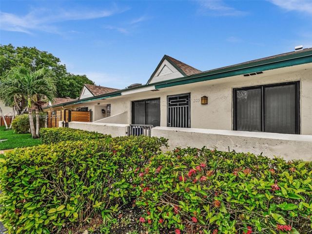 10828 SW 72nd St 205, Miami, FL 33173