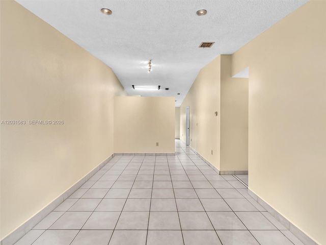 10828 SW 72nd St 205, Miami, FL 33173