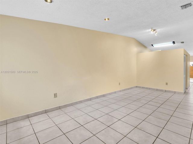 10828 SW 72nd St 205, Miami, FL 33173