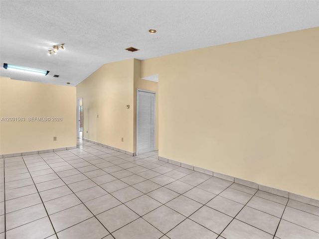 10828 SW 72nd St 205, Miami, FL 33173