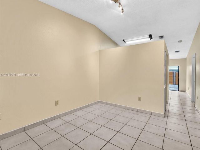 10828 SW 72nd St 205, Miami, FL 33173