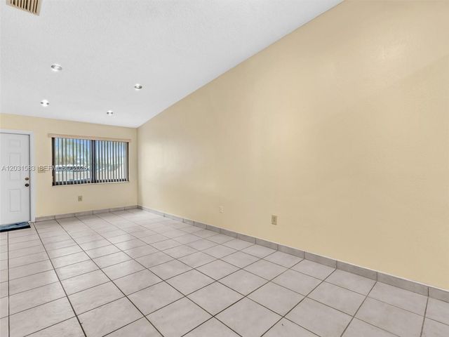 10828 SW 72nd St 205, Miami, FL 33173