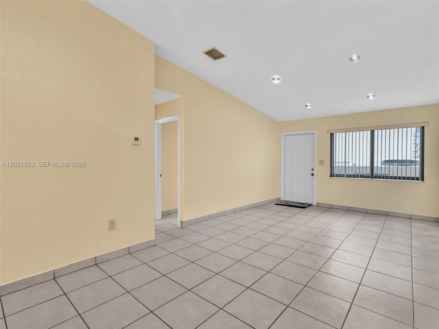 10828 SW 72nd St 205, Miami, FL 33173