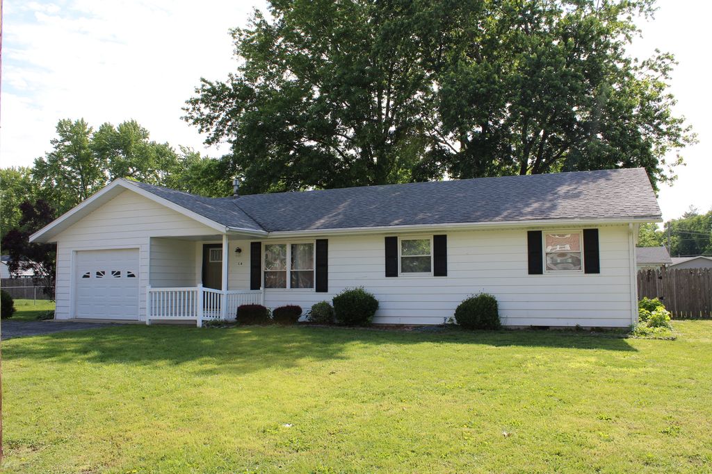 Image 1 of property listing at 514 Roddy Road, Salem, IL 62881