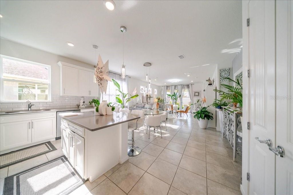 Image 13 of property listing at 1833 SPRING SHOWER CIRCLE, Kissimmee, FL 34744