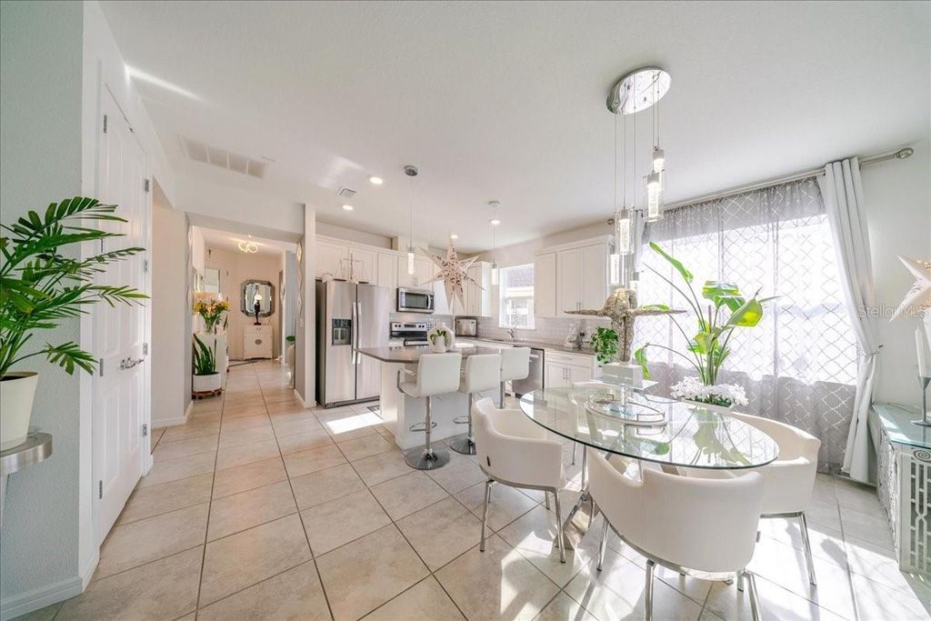 Image 15 of property listing at 1833 SPRING SHOWER CIRCLE, Kissimmee, FL 34744