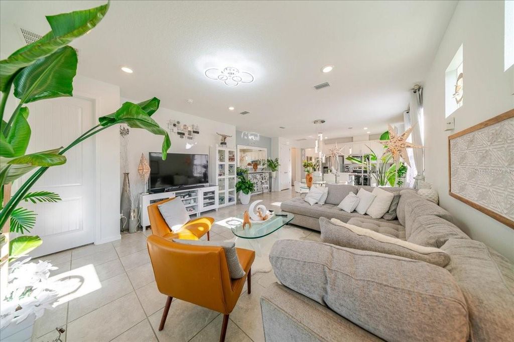 Image 26 of property listing at 1833 SPRING SHOWER CIRCLE, Kissimmee, FL 34744