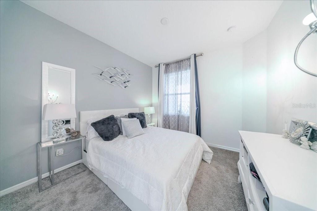 Image 27 of property listing at 1833 SPRING SHOWER CIRCLE, Kissimmee, FL 34744