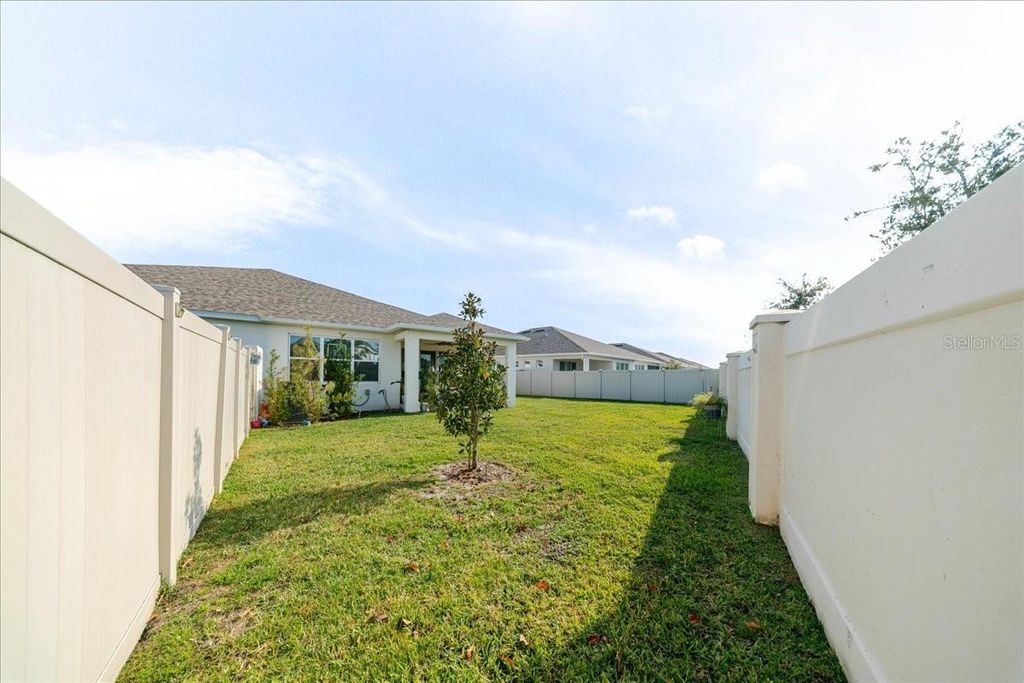 Image 38 of property listing at 1833 SPRING SHOWER CIRCLE, Kissimmee, FL 34744